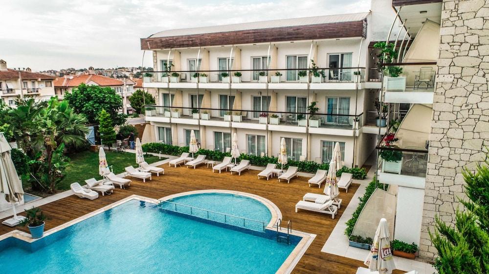 Otel Yeni Çeşme Zewnętrze zdjęcie